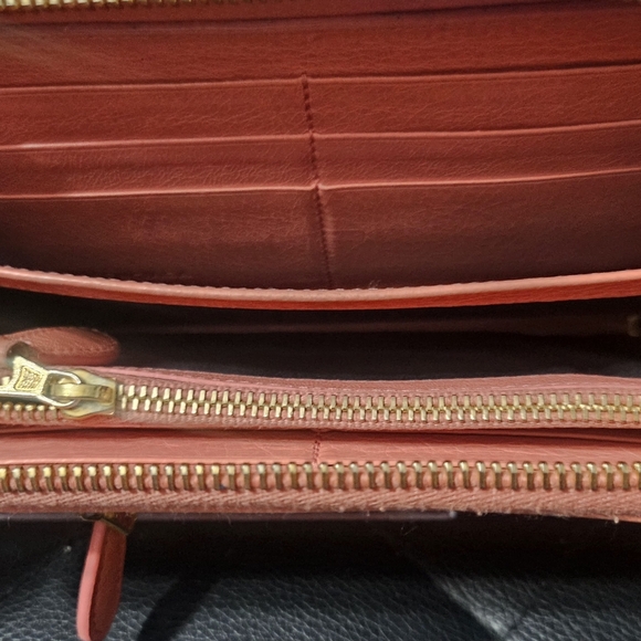 Balenciaga Pink Wallet with Gold Accents - Picture 3 of 12